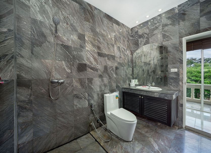 Chaweng Lakeview Residence bathroom in Ko Samui with walk-in shower, toilet, and vanity