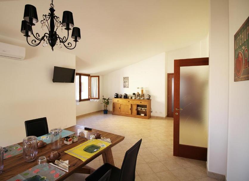 Dining room Photo