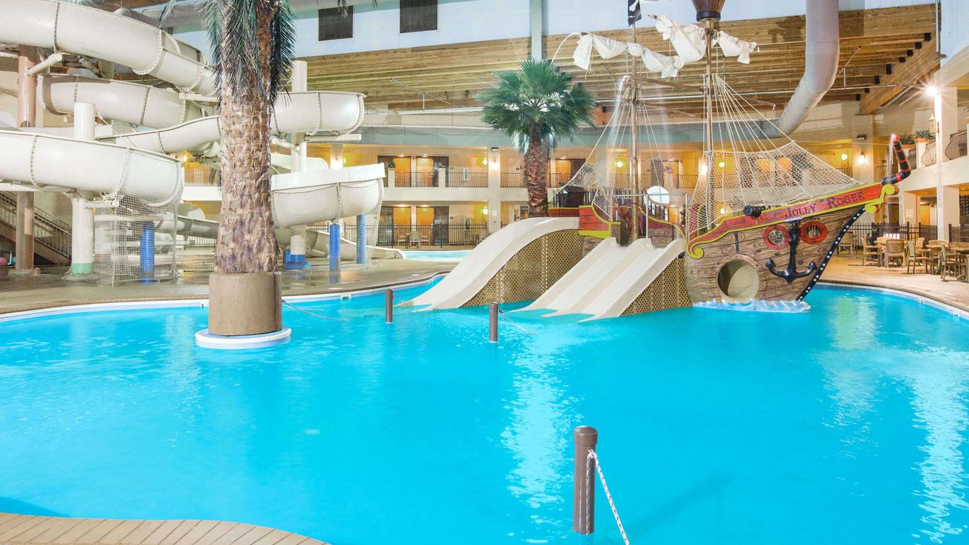 Ramada Tropics Resort & Conf Center By Wyndham Des Moines