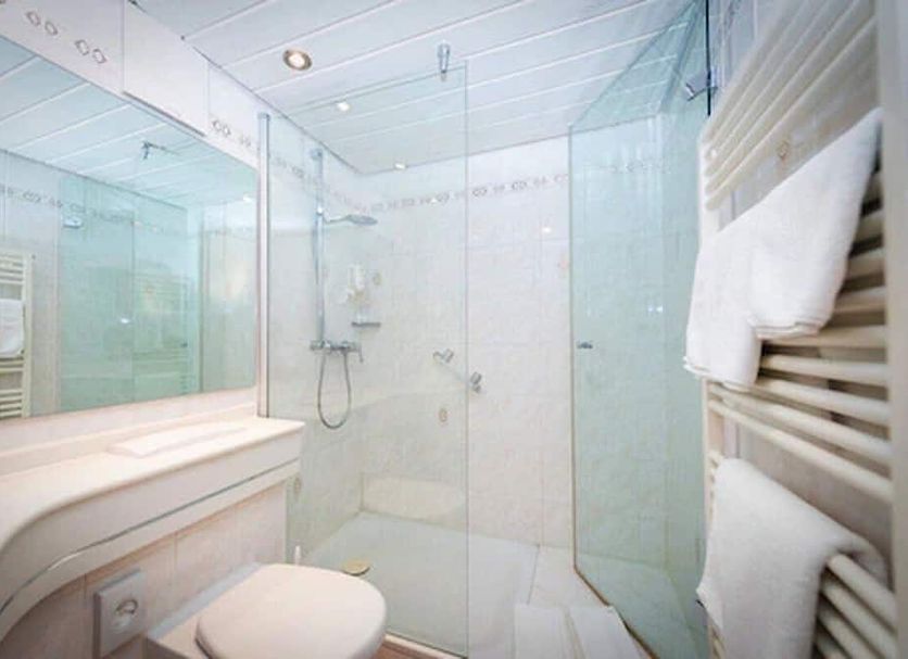 Gasthof zum Löwen in Weißenhorn bathroom with glass shower, large mirror and towel warmer