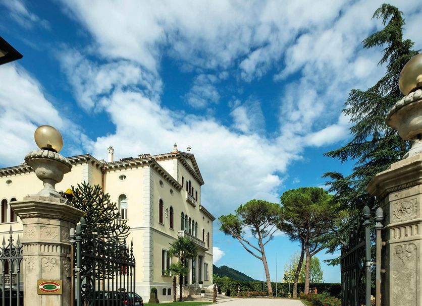 Hotel Villa Soligo entrance in Farra di Soligo with gated driveway, courtyard and blue sky