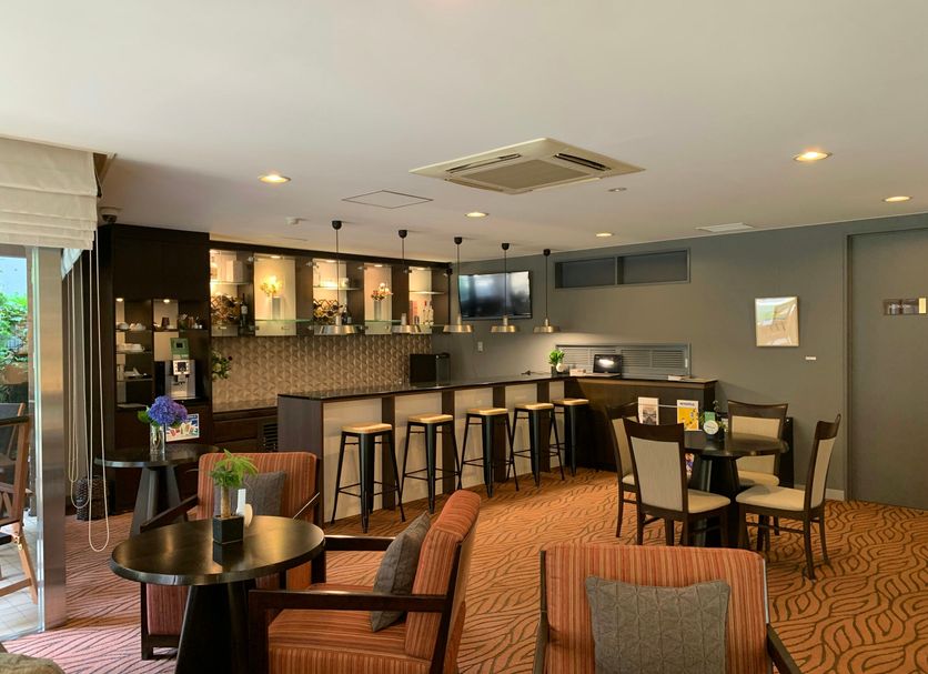 Oakwood Residence Aoyama Tokyo bar lounge in Tokyo with high stools and seating area