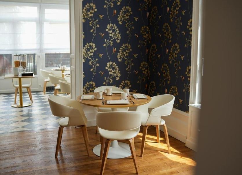 Dining room Photo