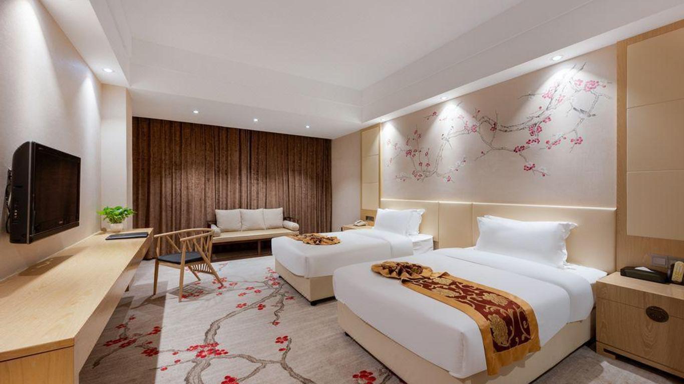 New Plum Garden Seasons Hotel