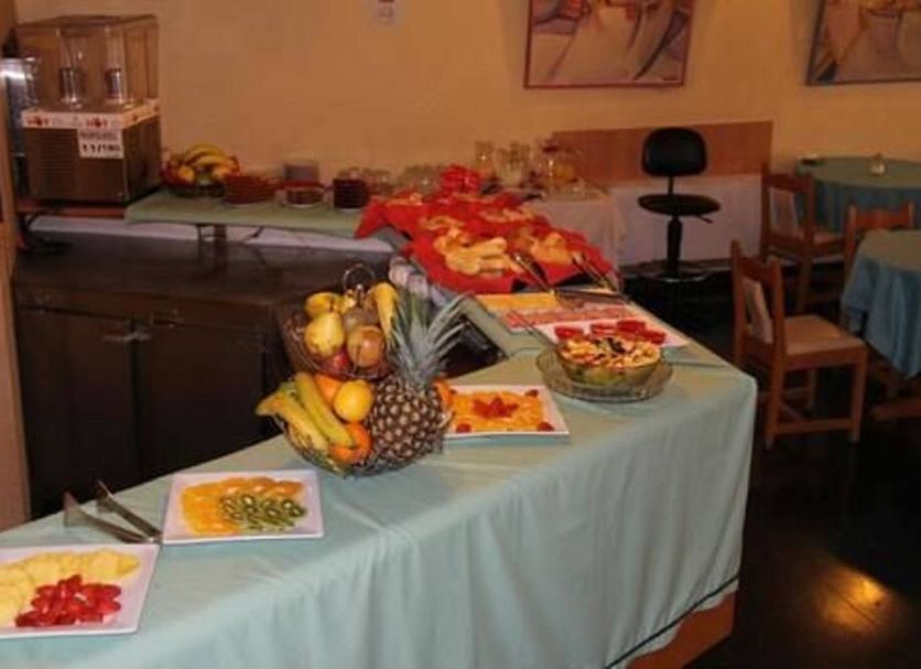 Buffet Photo