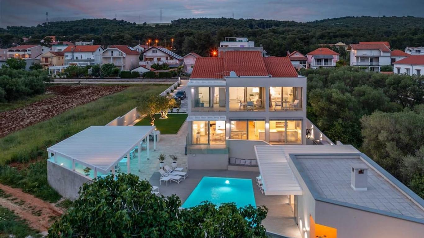 Lalic Gallery Villa