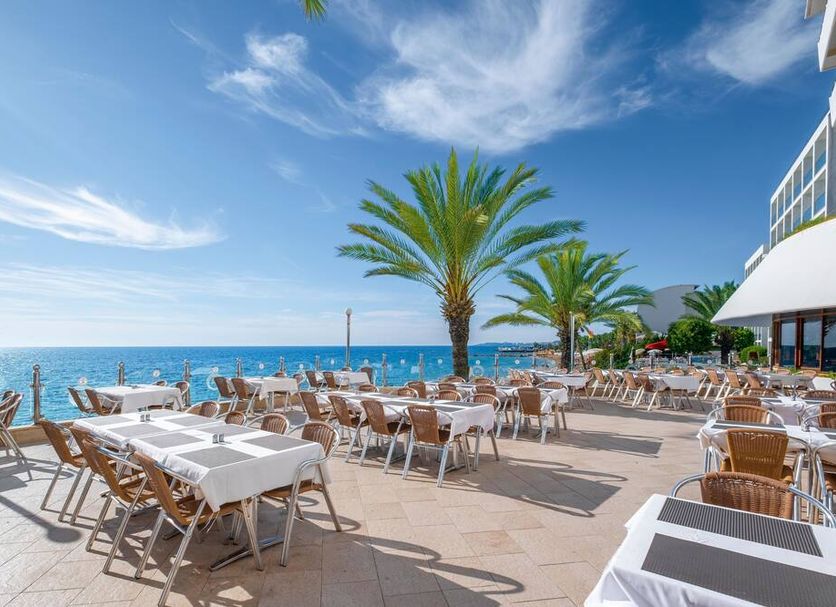 Rubi Hotel in Alanya beachfront terrace dining with palm trees and sea views