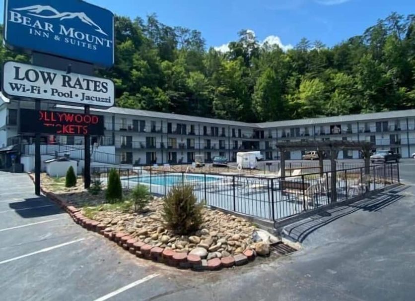 Bear Mount Inn & Suites in Pigeon Forge with outdoor pool and mountain backdrop