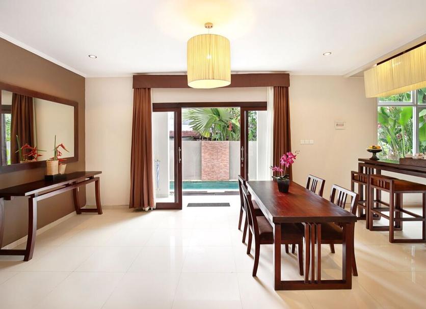 Dining room Photo