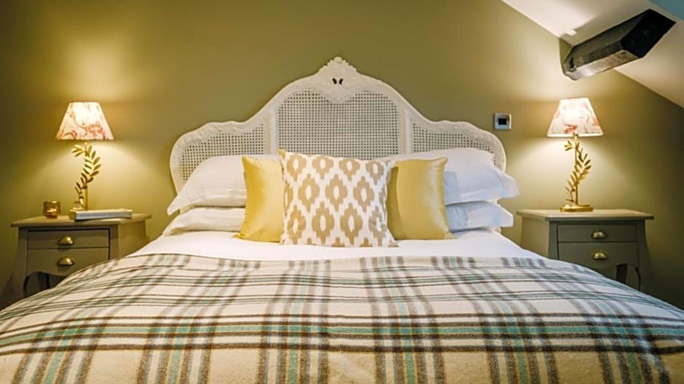 The Hare & Hounds Inn