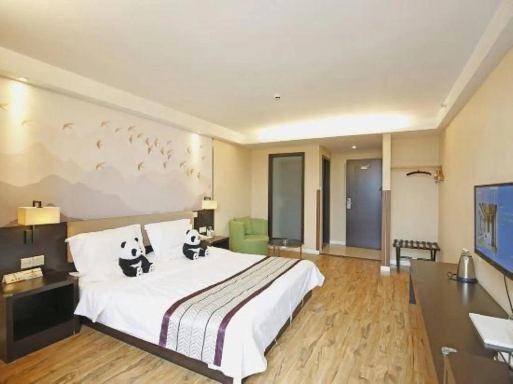八海山 Super 8 By Wyndham Chengdu West Near Baicaolu Subway Station