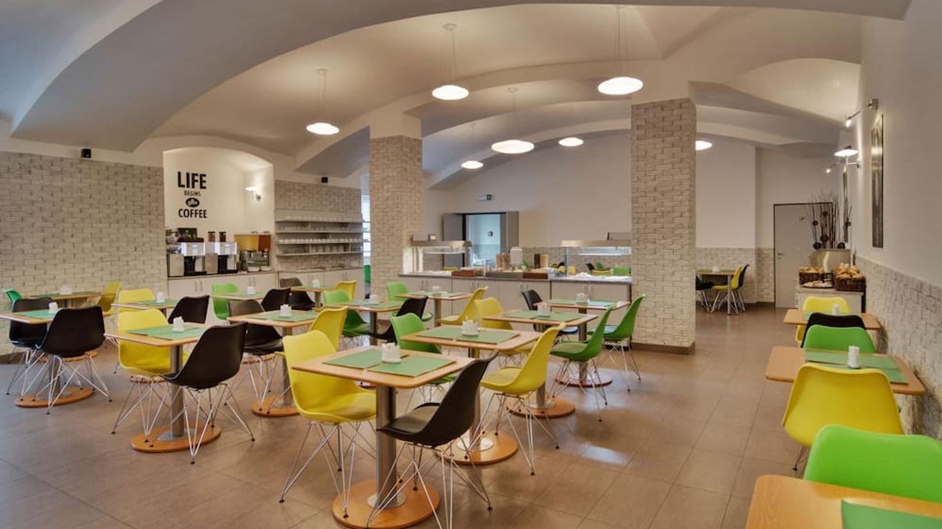 Hotel Adeba
