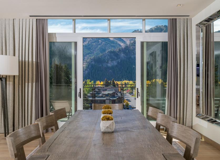 Dining room Photo