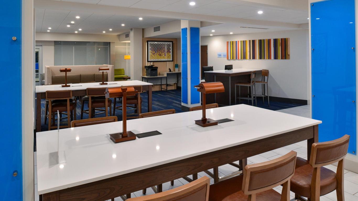 Holiday Inn Express Orlando - South Park