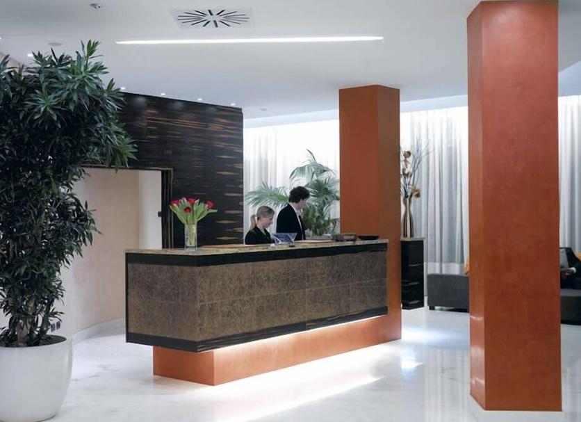 Front desk Photo