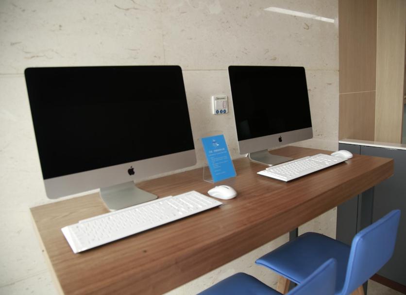 Business center Photo