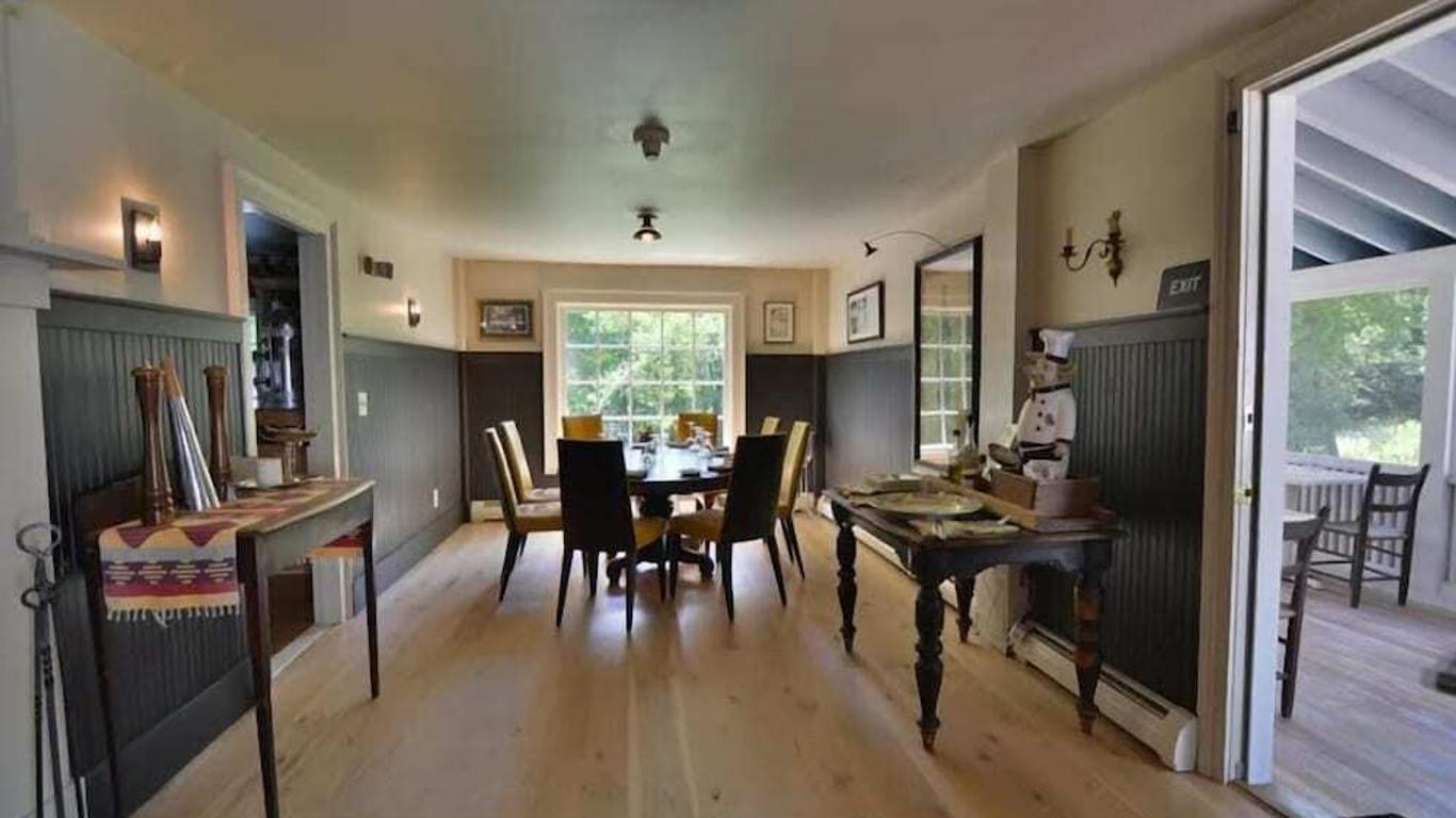 King Hill Inn & Kitchen