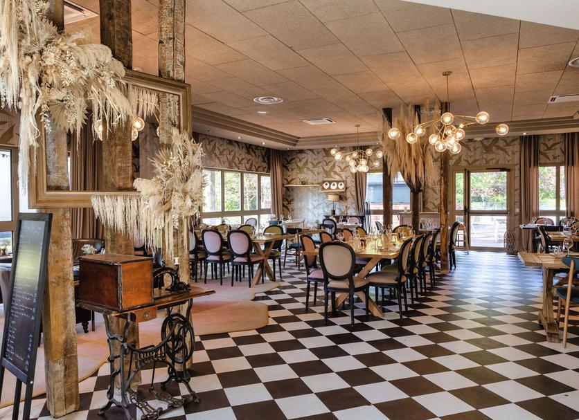 Restaurant Photo