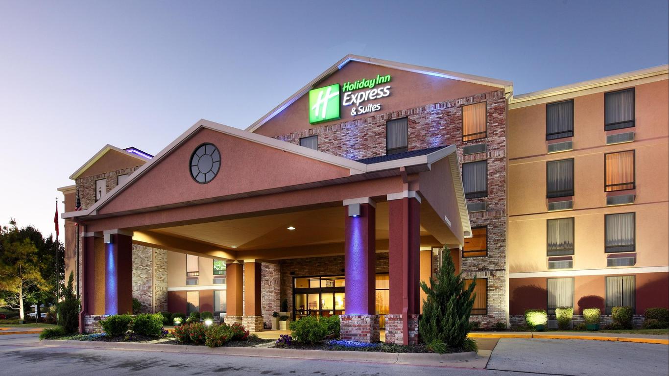 Holiday Inn Express Hotel & Suites Harrison