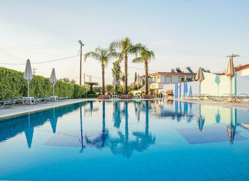 Sun Maris in Faliraki: outdoor pool with palm trees, umbrellas and loungers