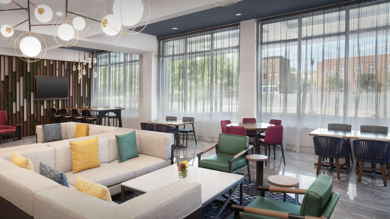 Hampton Inn Huntsville/Village of Providence