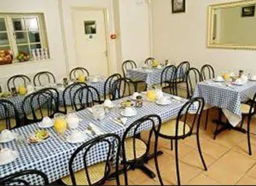 Grenville Hotel London breakfast room with checkered tables and black chairs
