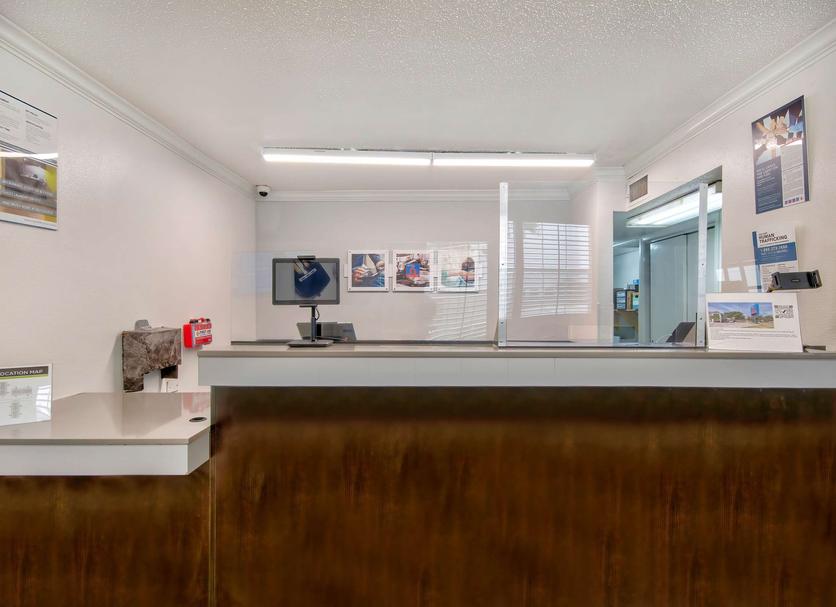 Front desk Photo