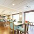 Hampton Inn Garden City dining area with tables, chairs, and large windows