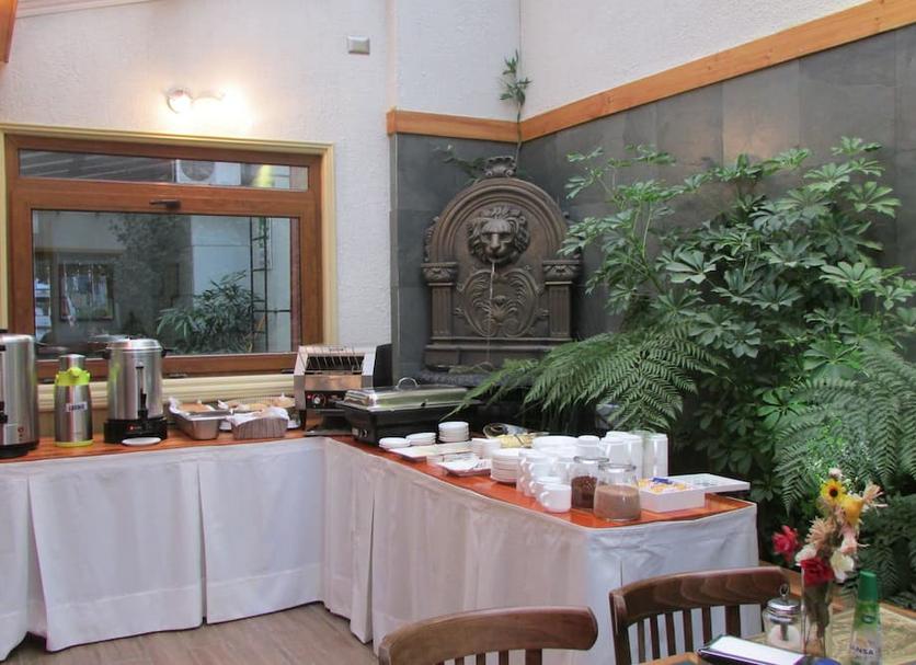Buffet Photo