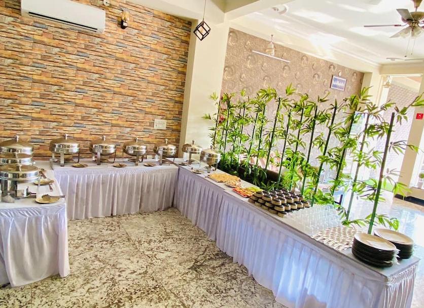 Buffet Photo