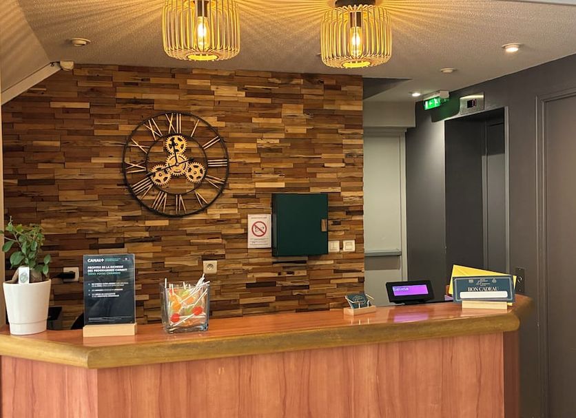 Front desk Photo