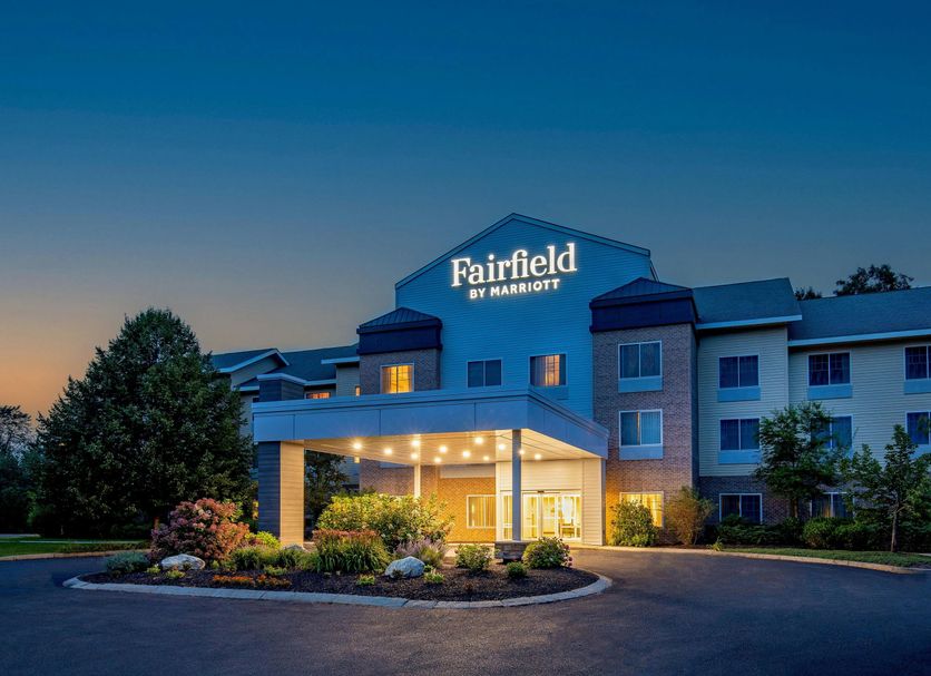 Fairfield Inn & Suites by Marriott Brunswick Freeport exterior at dusk with lit entrance in Brunswick
