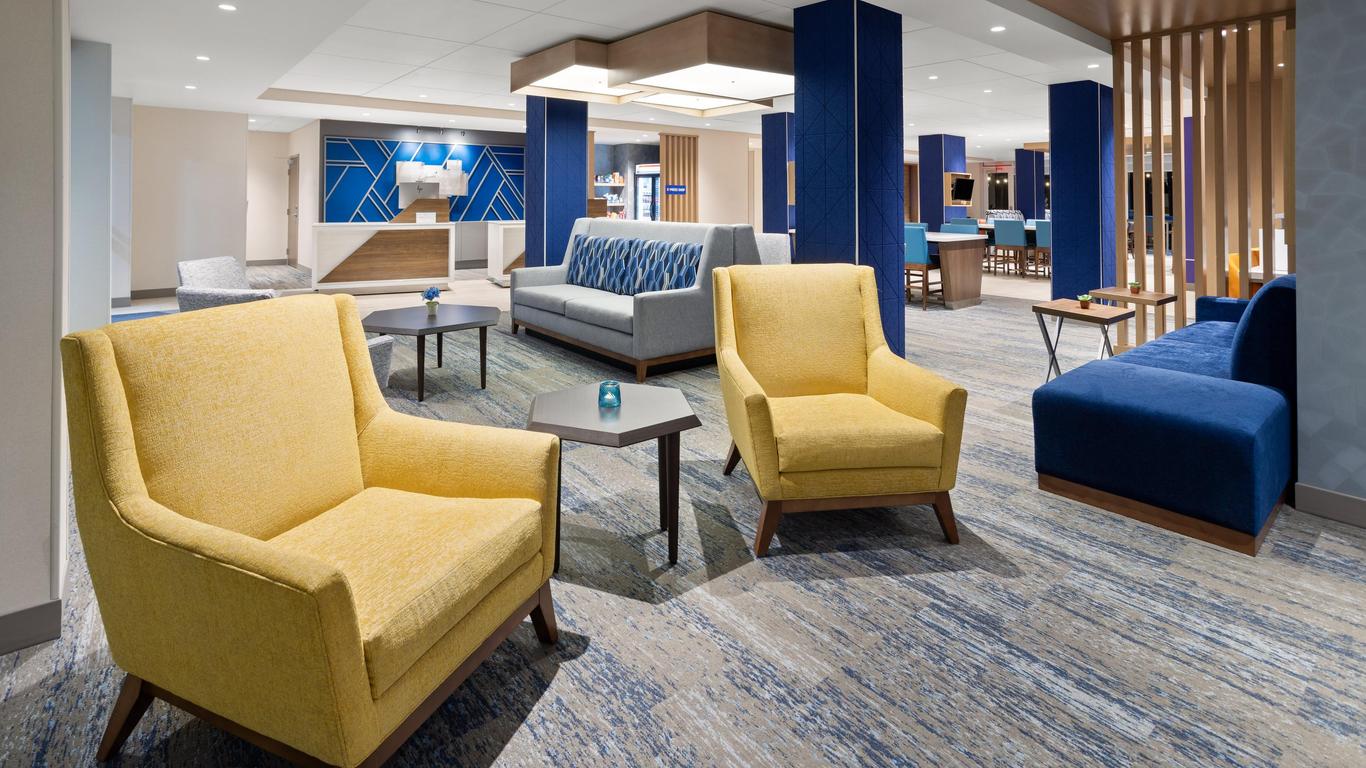 Holiday Inn Express & Suites Waynesboro East