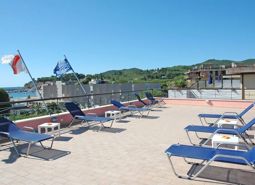 Hotel Mistral in Campo nell'Elba rooftop terrace with blue loungers and sea views