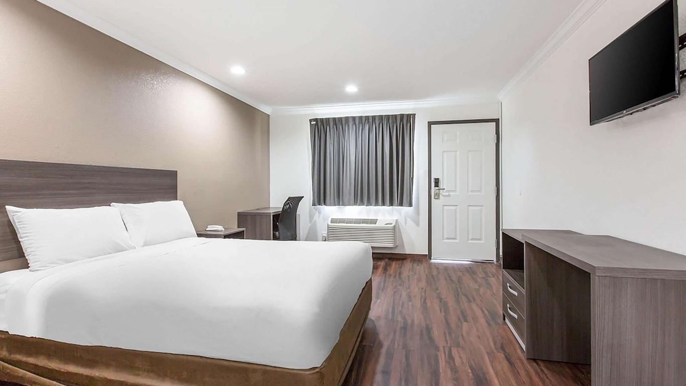 Baymont by Wyndham Bakersfield
