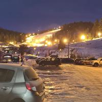 Au pied de la station avec vue sur les pistes de ski
