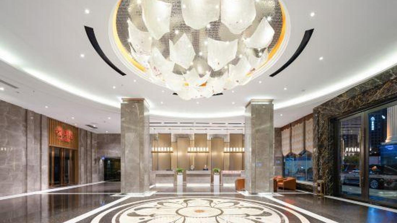 Huahai Hotel Maoming high speed railway station