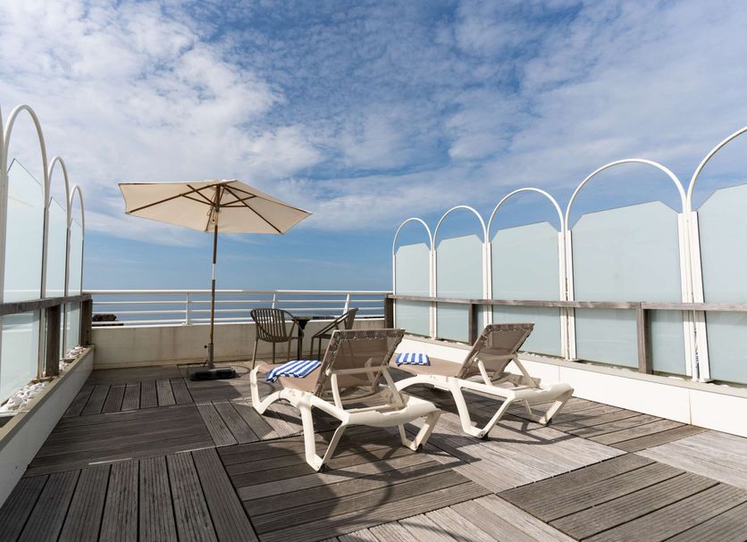 Best Western Hotel De La Plage in Saint-Nazaire rooftop terrace with loungers and sea view