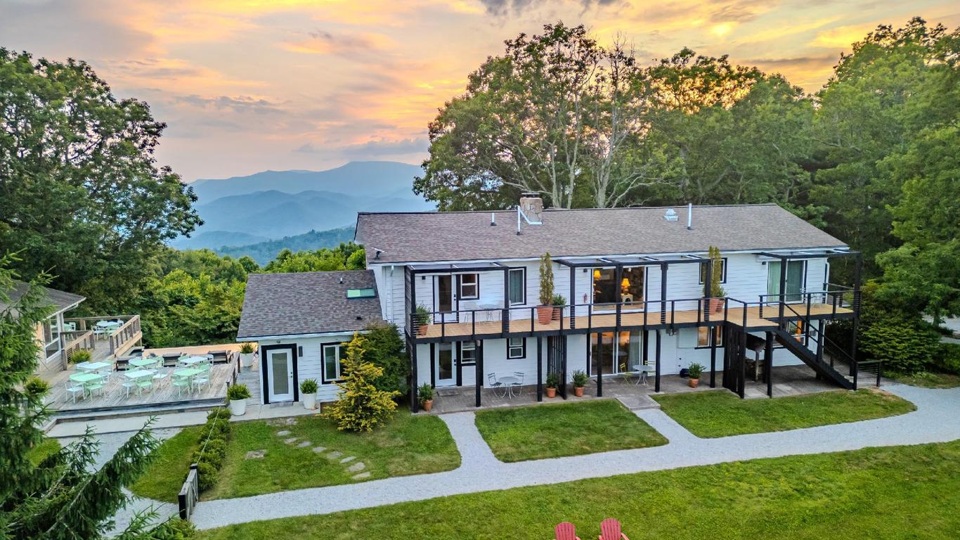 Fire Mountain Inn Cabins & Treehouses