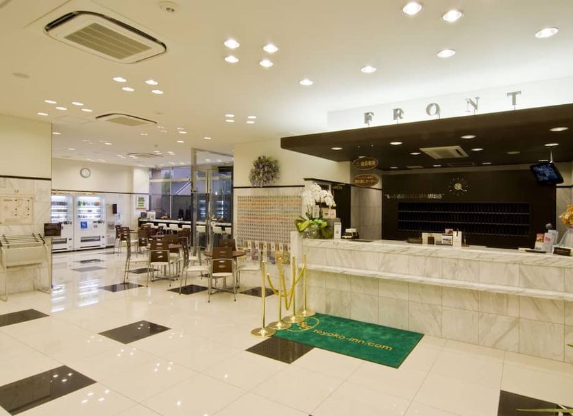 Toyoko Inn Shizuoka Fujieda eki Kita guchi front desk and lobby in Fujieda with seating area