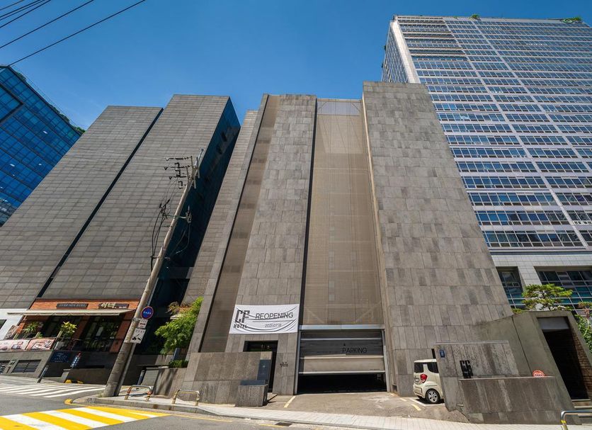 Building Photo