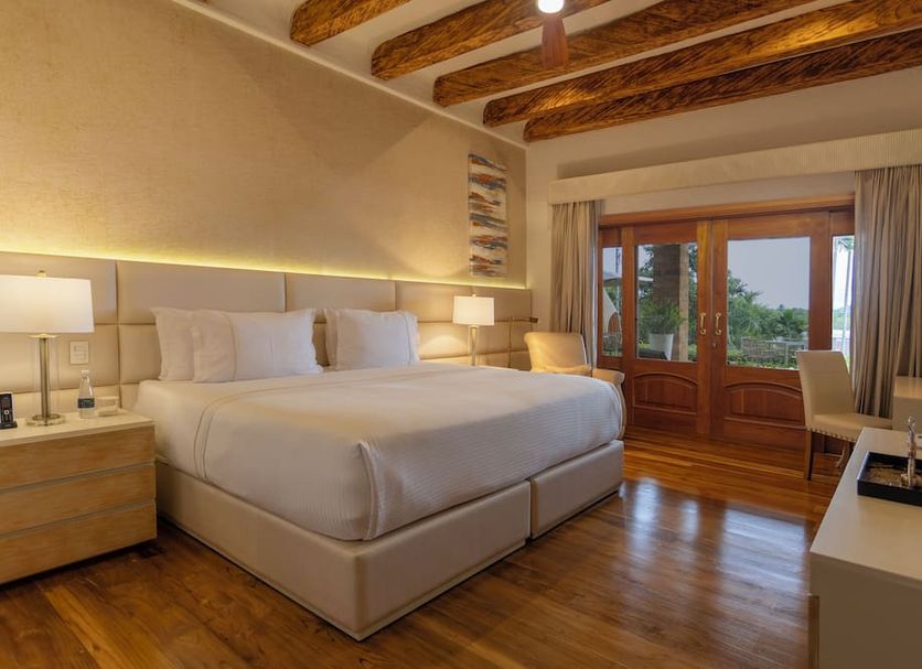 Visus Hotel Boutique & Spa in Fonda Central room with king bed, wood beam ceiling and balcony doors