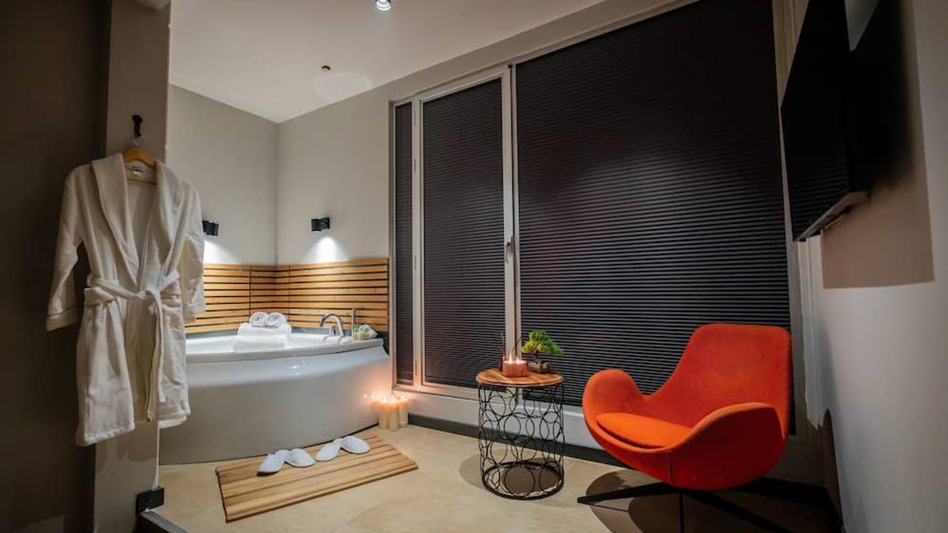 Discovery Hotel
