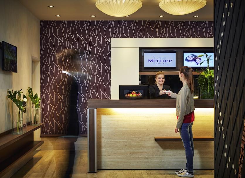 Front desk Photo