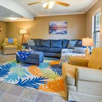Breezy Fort Walton Townhome about 5 Mi to Beach!