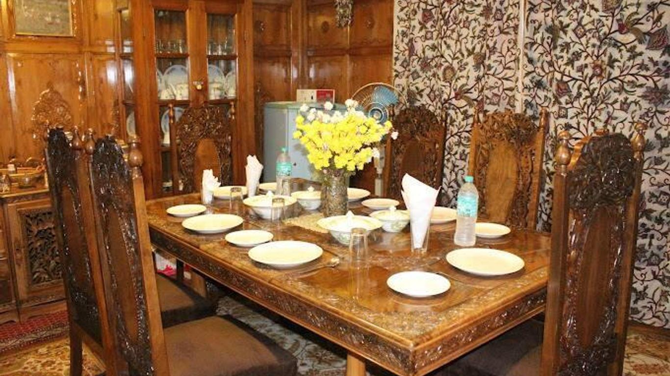 Firdous Group Of Houseboats