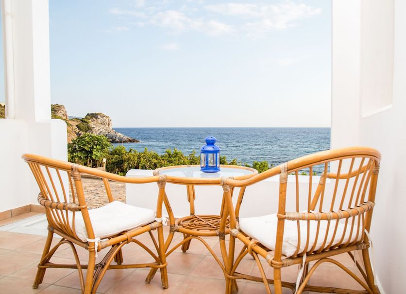 Elea Mare in Monemvasia: seaside terrace with wicker chairs and table facing the sea
