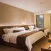 James Joyce Coffetel San Yuan LI Station Guangzhou guest room with two beds and Tiffany-style lamp