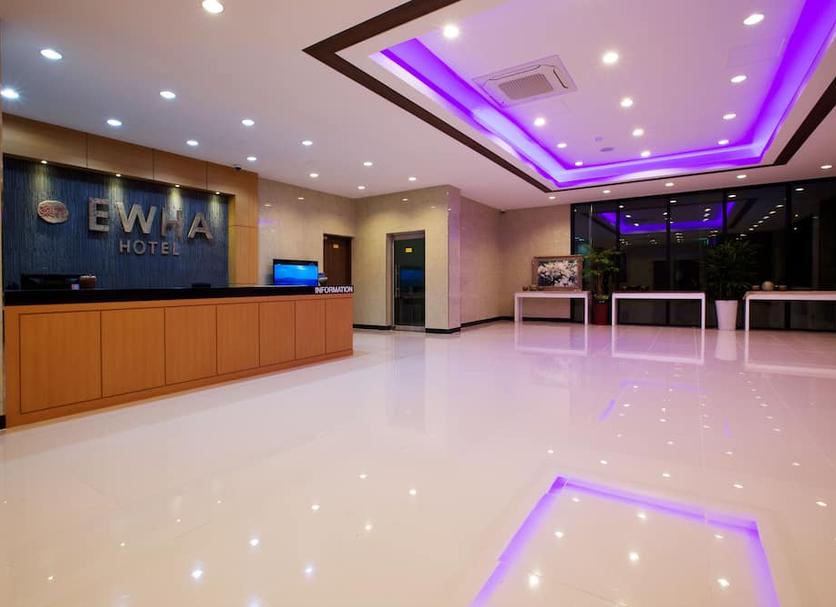 Front desk Photo