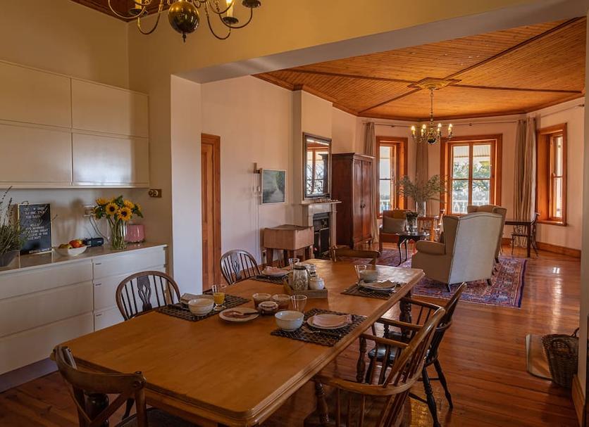 Dining room Photo